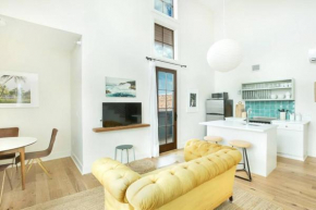 Annabelle 4C - 2BR, Private Patio & Huge Windows
